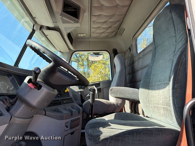 image for item FC3436 2015 Freightliner Columbia semi truck