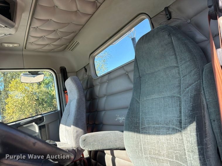 image for item FC3436 2015 Freightliner Columbia semi truck
