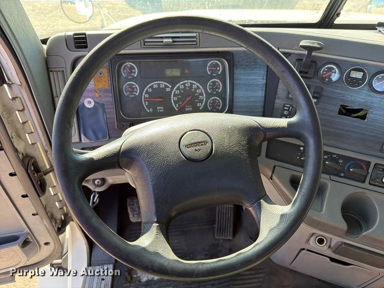 image for item FC3436 2015 Freightliner Columbia semi truck