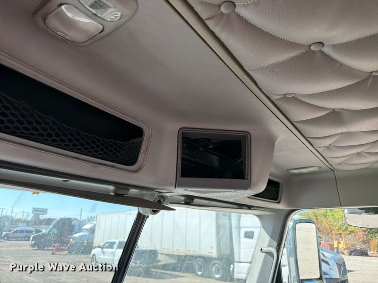 image for item FC3436 2015 Freightliner Columbia semi truck