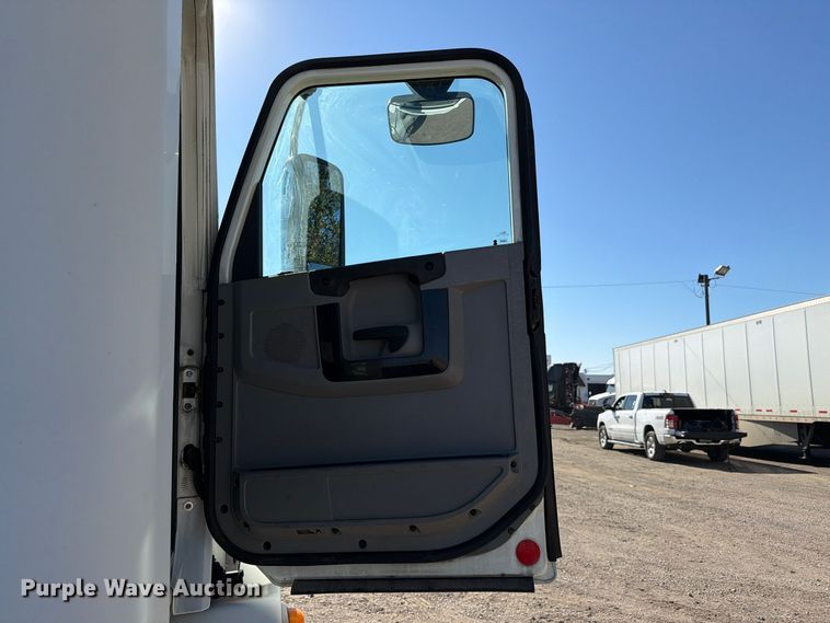 image for item FC3436 2015 Freightliner Columbia semi truck