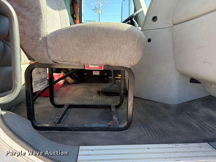 image for item FC3436 2015 Freightliner Columbia semi truck