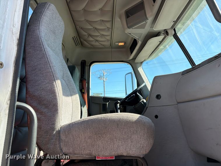 image for item FC3436 2015 Freightliner Columbia semi truck