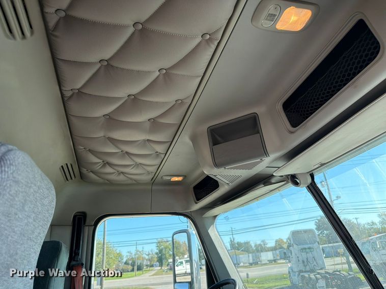 image for item FC3436 2015 Freightliner Columbia semi truck
