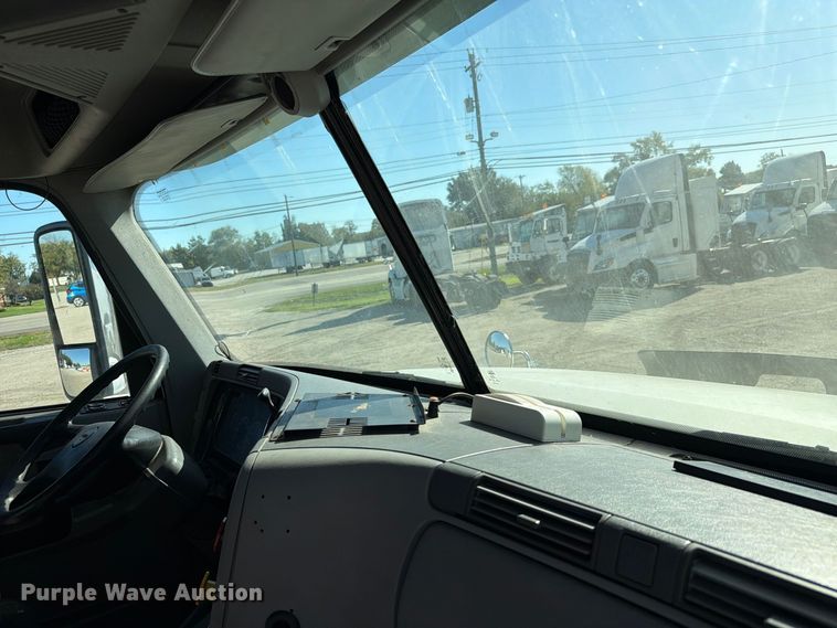image for item FC3436 2015 Freightliner Columbia semi truck