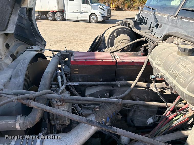 image for item FC3436 2015 Freightliner Columbia semi truck