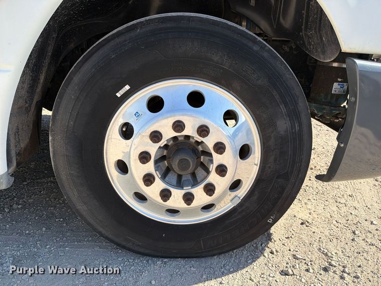 image for item FC3436 2015 Freightliner Columbia semi truck