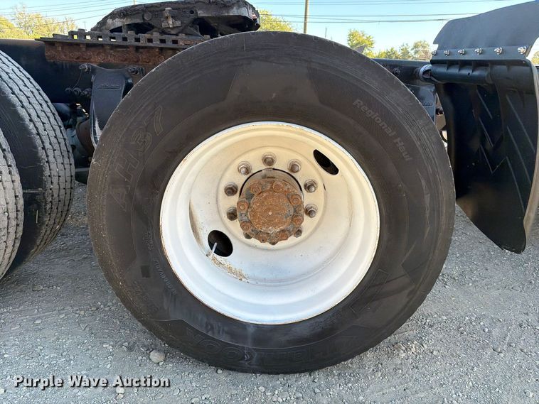 image for item FC3436 2015 Freightliner Columbia semi truck