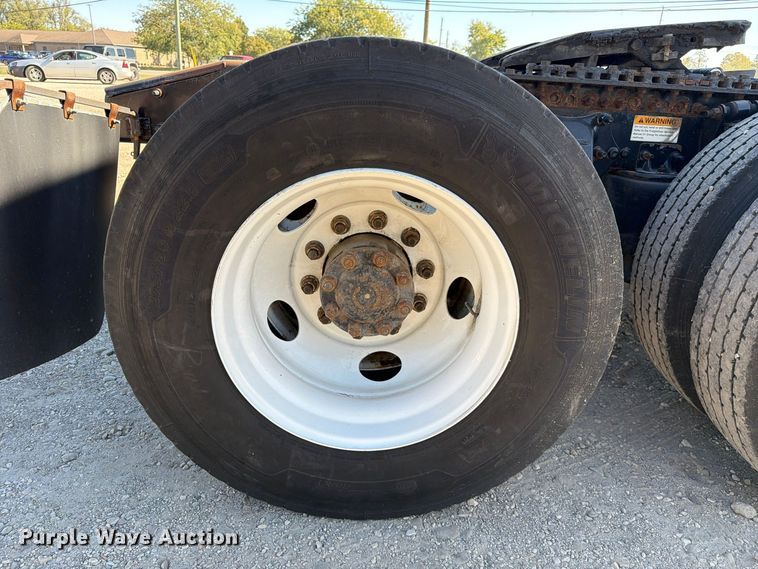 image for item FC3436 2015 Freightliner Columbia semi truck