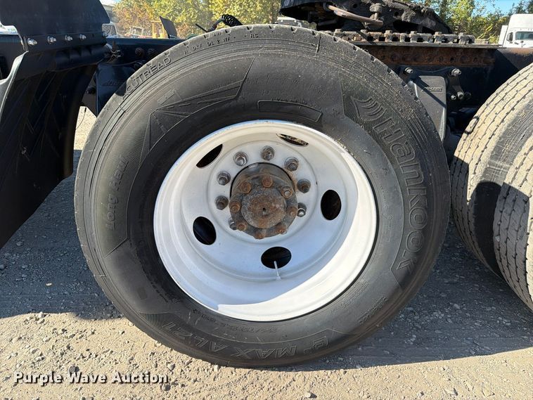 image for item FC3436 2015 Freightliner Columbia semi truck
