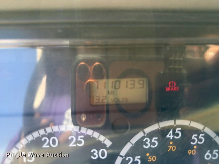 image for item FC3436 2015 Freightliner Columbia semi truck