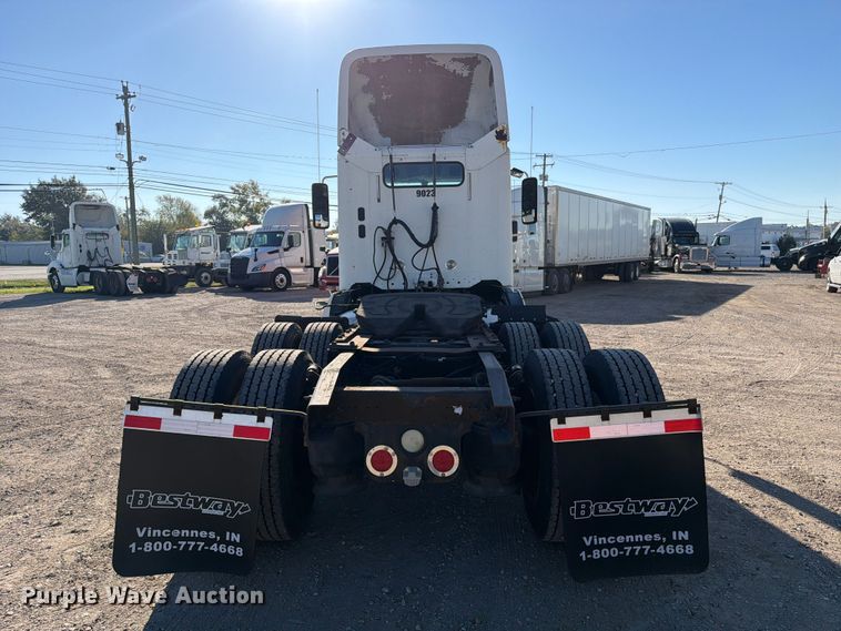 image for item FC3437 2015 Freightliner Columbia semi truck