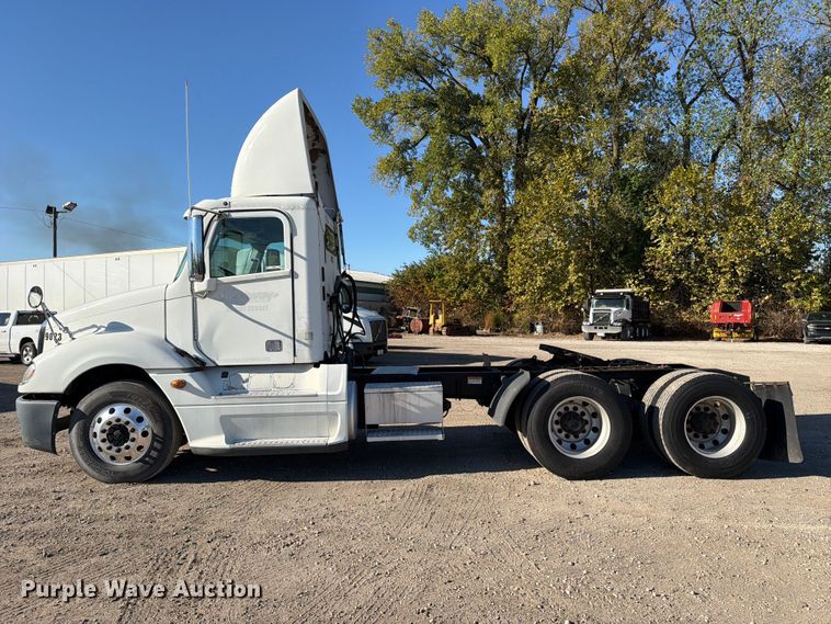 image for item FC3437 2015 Freightliner Columbia semi truck