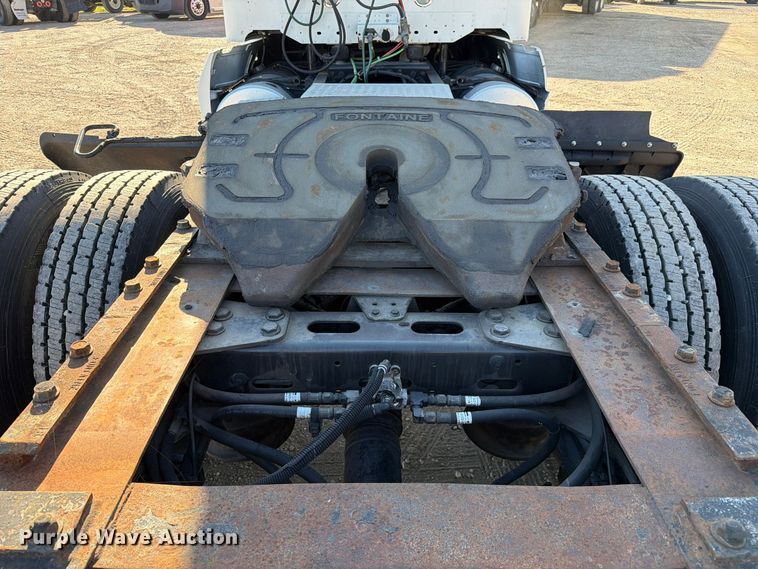 image for item FC3437 2015 Freightliner Columbia semi truck