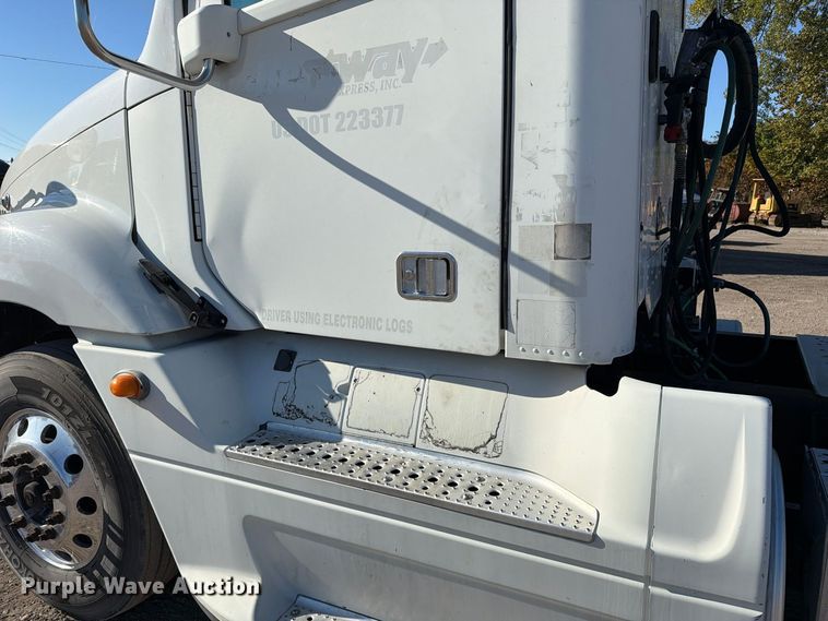 image for item FC3437 2015 Freightliner Columbia semi truck