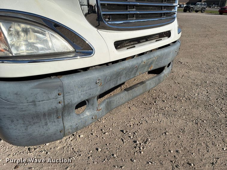 image for item FC3437 2015 Freightliner Columbia semi truck