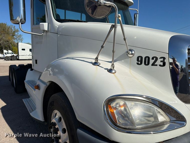 image for item FC3437 2015 Freightliner Columbia semi truck