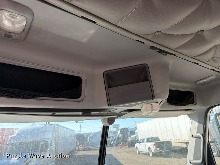 image for item FC3437 2015 Freightliner Columbia semi truck