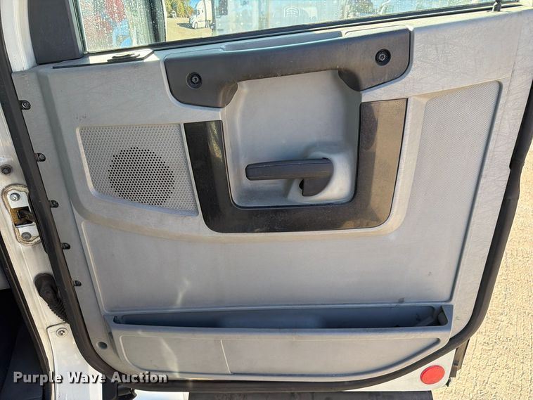 image for item FC3437 2015 Freightliner Columbia semi truck