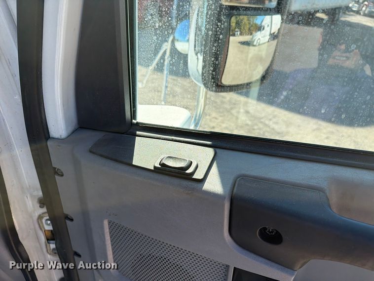 image for item FC3437 2015 Freightliner Columbia semi truck