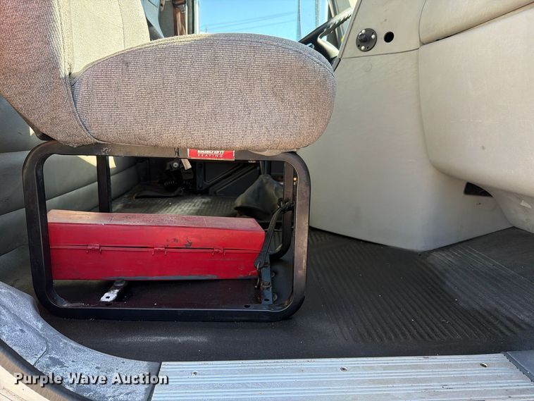 image for item FC3437 2015 Freightliner Columbia semi truck
