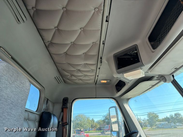 image for item FC3437 2015 Freightliner Columbia semi truck