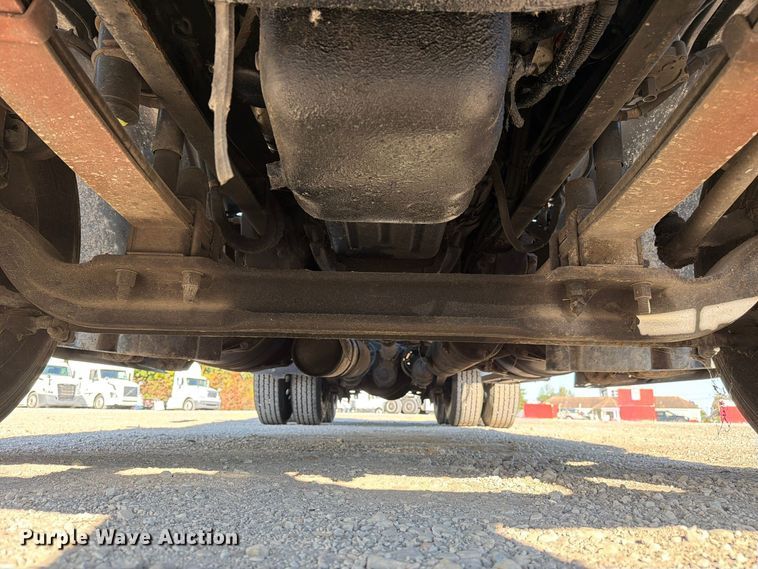 image for item FC3437 2015 Freightliner Columbia semi truck