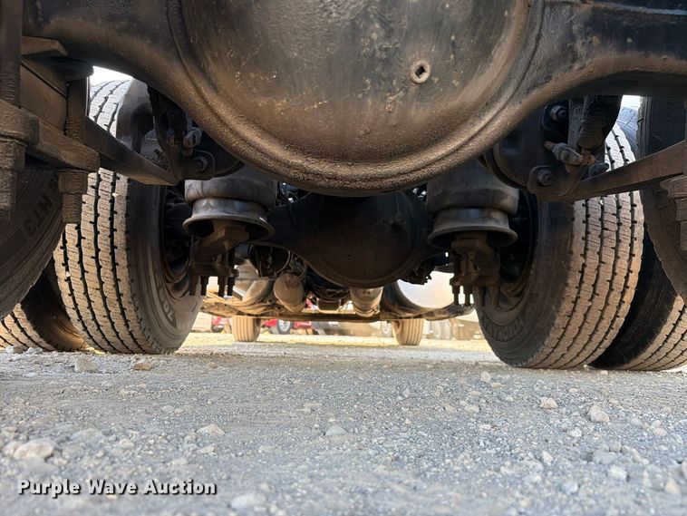 image for item FC3437 2015 Freightliner Columbia semi truck