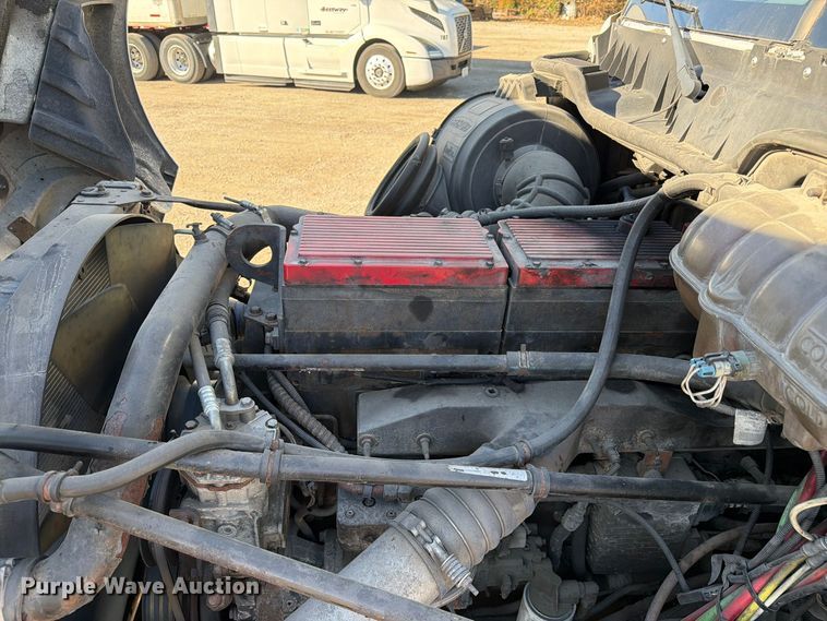 image for item FC3437 2015 Freightliner Columbia semi truck