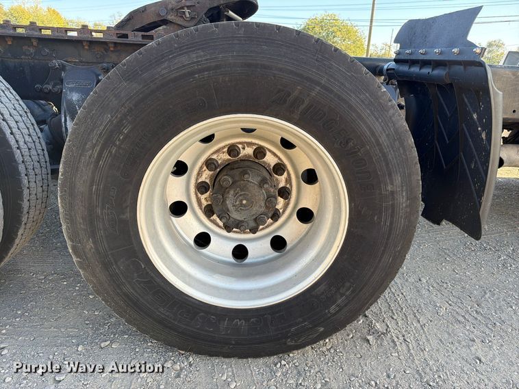image for item FC3437 2015 Freightliner Columbia semi truck