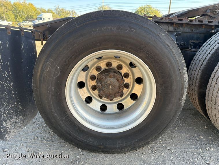 image for item FC3437 2015 Freightliner Columbia semi truck