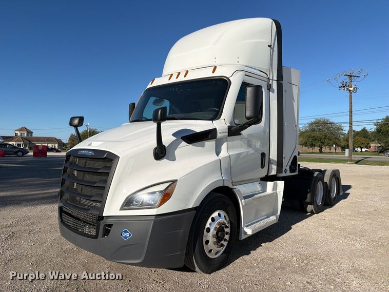 image for item FC3438 2021 Freightliner Cascadia semi truck