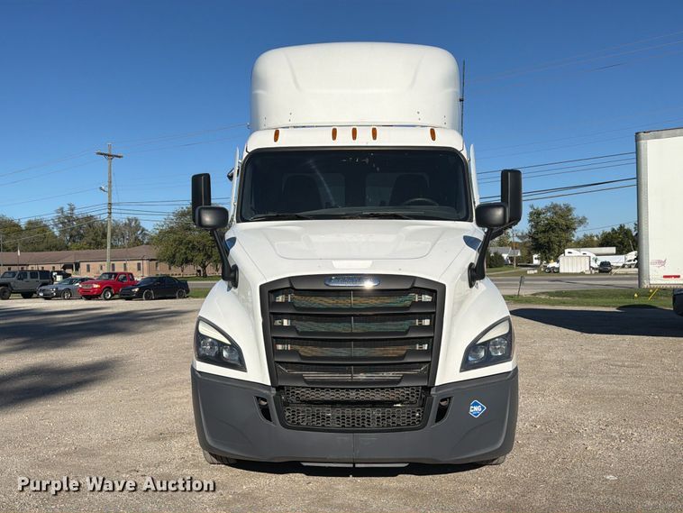 image for item FC3438 2021 Freightliner Cascadia semi truck