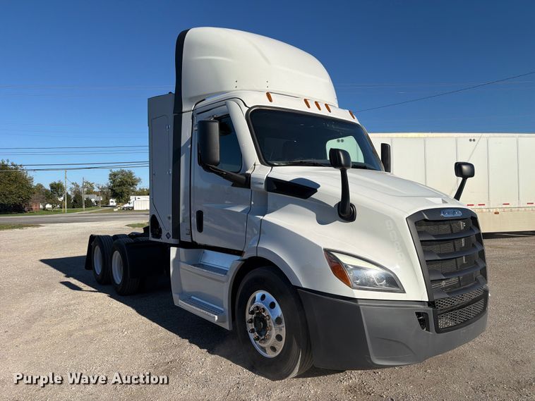 image for item FC3438 2021 Freightliner Cascadia semi truck