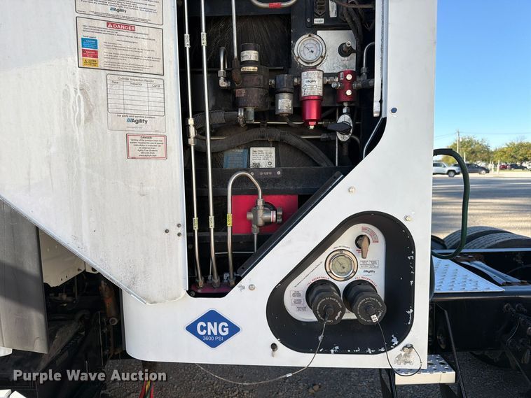 image for item FC3438 2021 Freightliner Cascadia semi truck