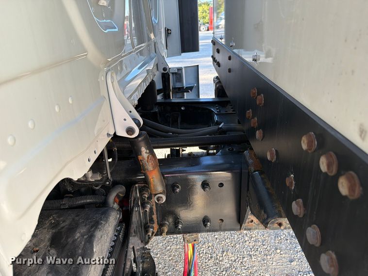 image for item FC3438 2021 Freightliner Cascadia semi truck