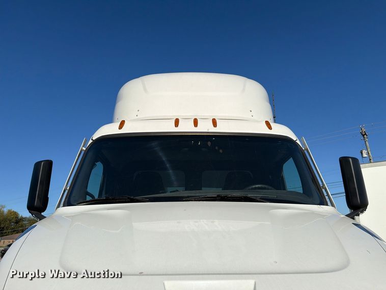 image for item FC3438 2021 Freightliner Cascadia semi truck