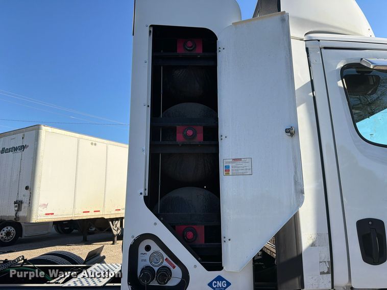 image for item FC3438 2021 Freightliner Cascadia semi truck