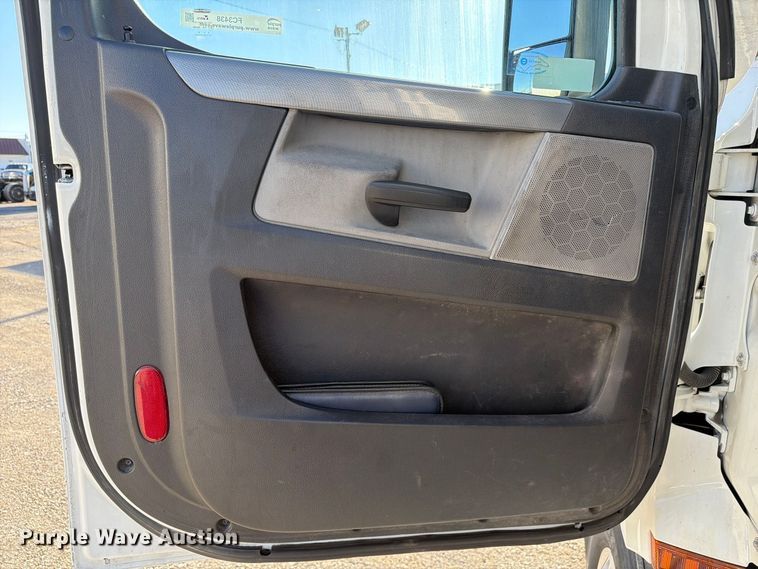 image for item FC3438 2021 Freightliner Cascadia semi truck
