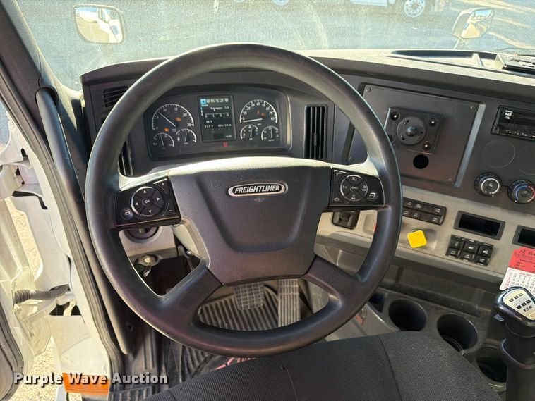 image for item FC3438 2021 Freightliner Cascadia semi truck