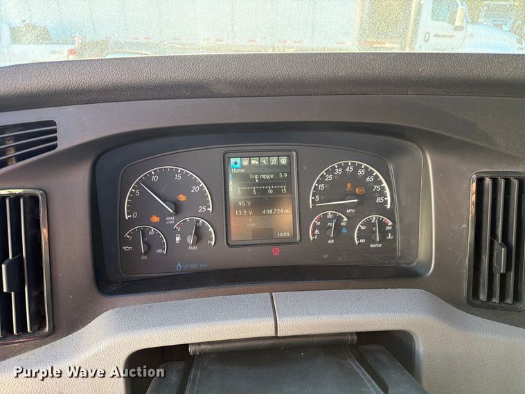 image for item FC3438 2021 Freightliner Cascadia semi truck