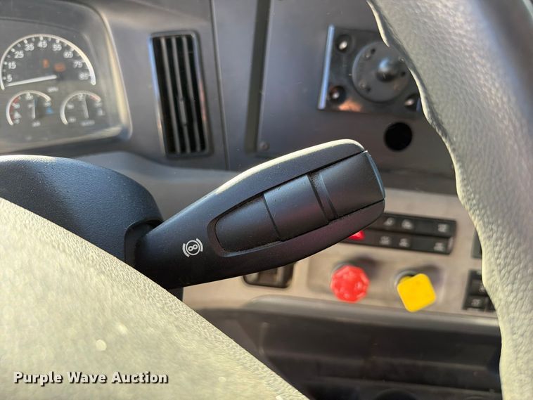 image for item FC3438 2021 Freightliner Cascadia semi truck