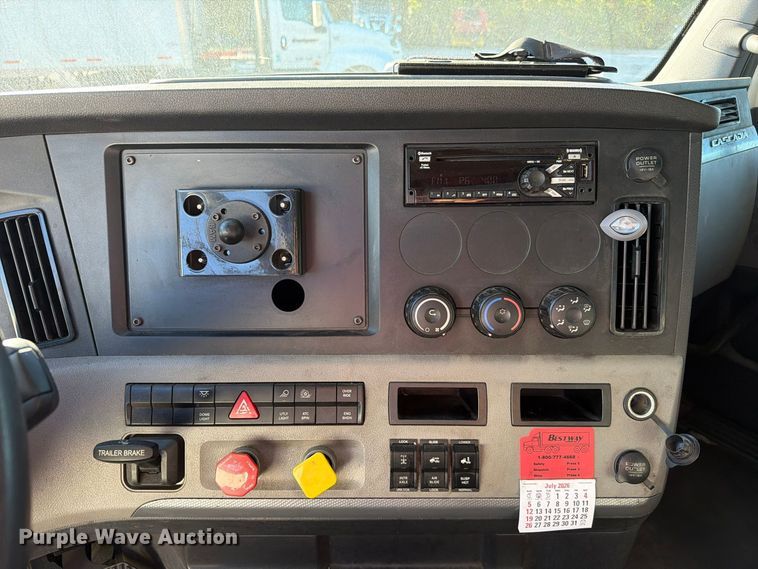 image for item FC3438 2021 Freightliner Cascadia semi truck