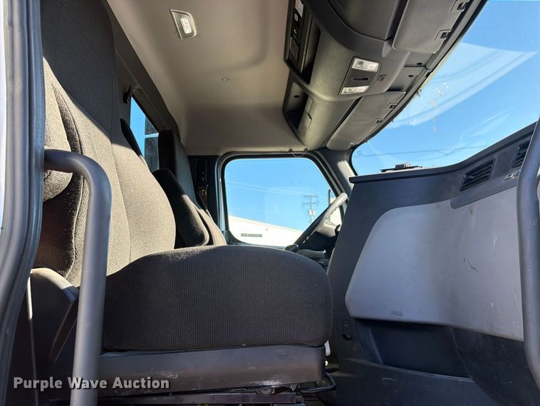image for item FC3438 2021 Freightliner Cascadia semi truck