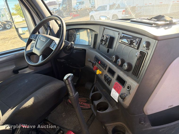 image for item FC3438 2021 Freightliner Cascadia semi truck