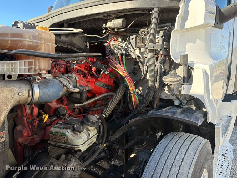 image for item FC3438 2021 Freightliner Cascadia semi truck