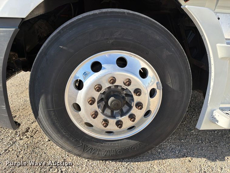 image for item FC3438 2021 Freightliner Cascadia semi truck