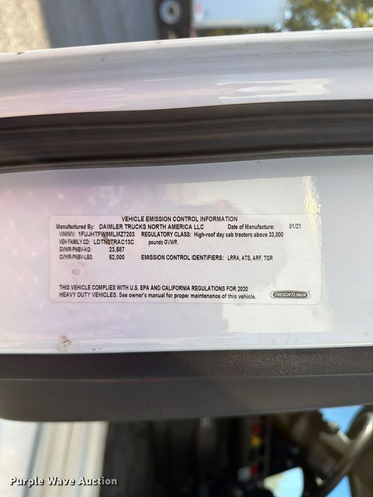 image for item FC3438 2021 Freightliner Cascadia semi truck