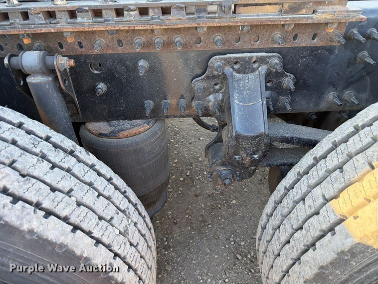 image for item FC3439 2012 Volvo VNL semi truck