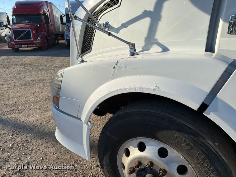 image for item FC3439 2012 Volvo VNL semi truck